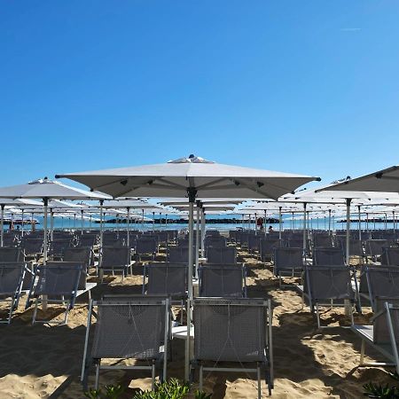 Hotel Flying Πέζαρο Εξωτερικό φωτογραφία