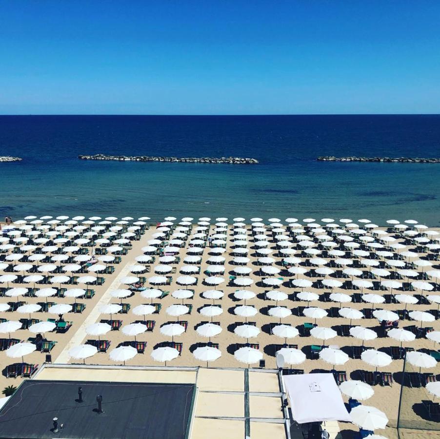 Hotel Flying Πέζαρο Εξωτερικό φωτογραφία