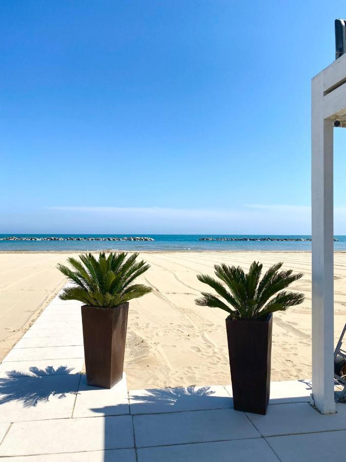 Hotel Flying Πέζαρο Εξωτερικό φωτογραφία