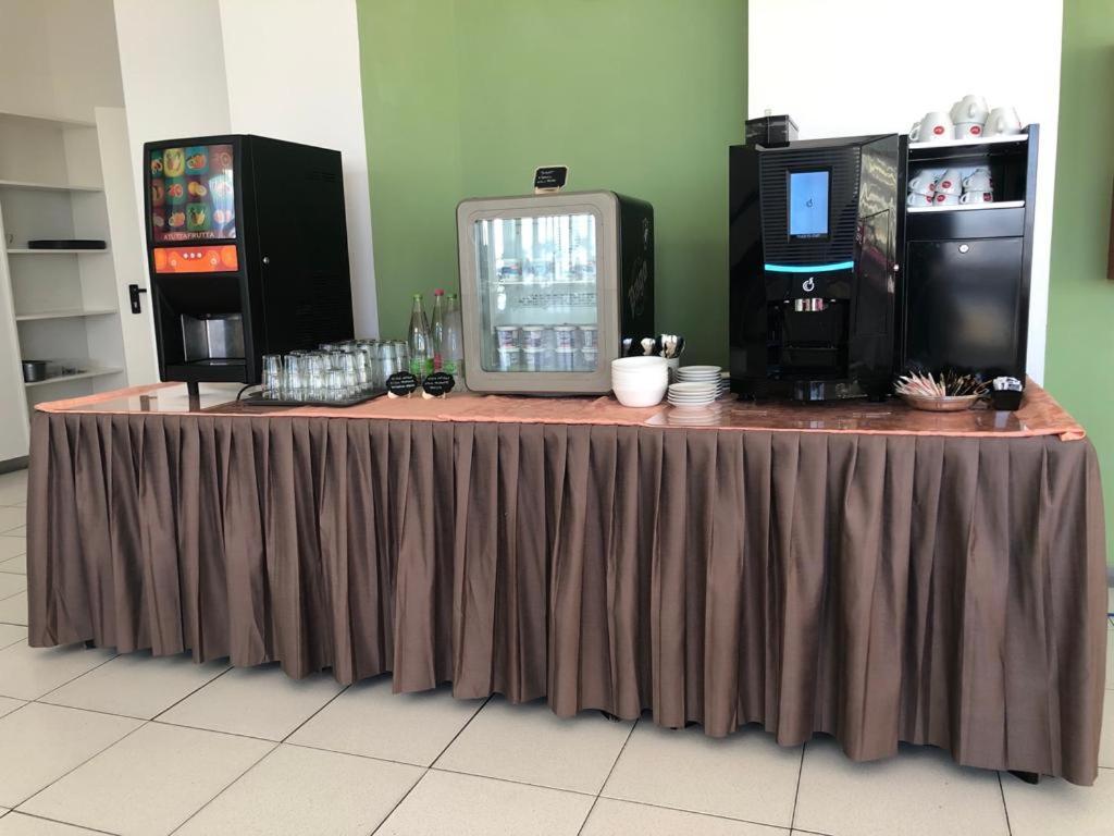 Hotel Flying Πέζαρο Εξωτερικό φωτογραφία