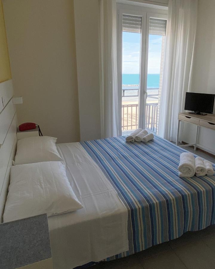 Hotel Flying Πέζαρο Εξωτερικό φωτογραφία
