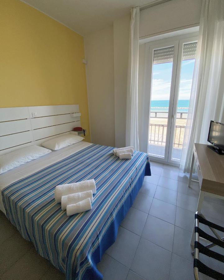 Hotel Flying Πέζαρο Εξωτερικό φωτογραφία