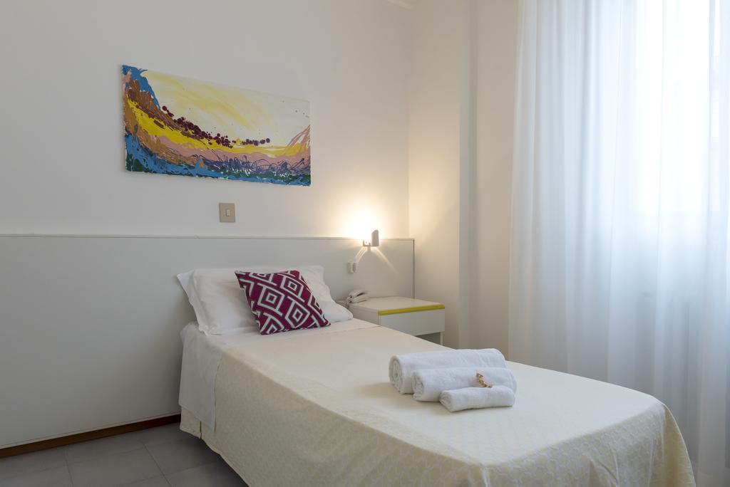 Hotel Flying Πέζαρο Εξωτερικό φωτογραφία